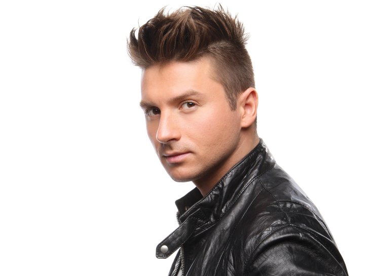 Сергей Лазарев устроил зажигательные танцы с Лерой Кудрявцевой на «Песне года»