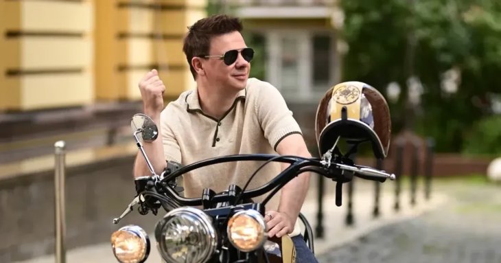 Помітно схудлий Дмитро Комаров святкує 43-річчя: який вигляд має ведучий зараз