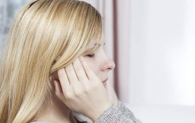 Невролог розповіла про причини мігрені влітку