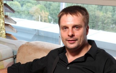 Александр Носик появился на публике с обручальным кольцом
