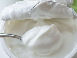 Що з’їсти перед сном, щоб уникнути стрибків цукру в крові: 5 найкращих продуктів