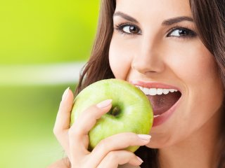 Ученые назвали лучшие продукты для здоровья полости рта и зубов