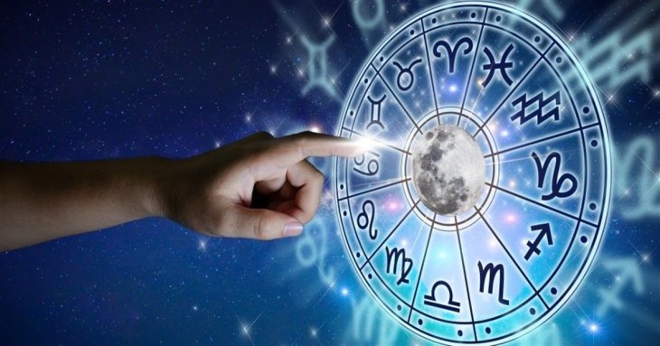 Названо три най