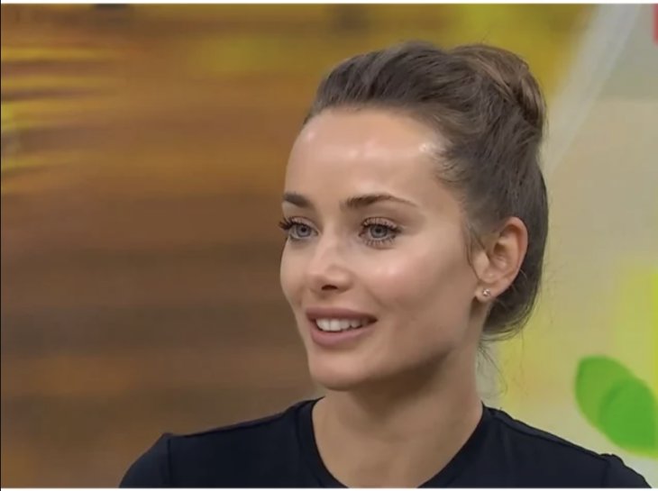 Ксения Мишина откровенно рассказала о своем отношении к астрологии и картам таро.