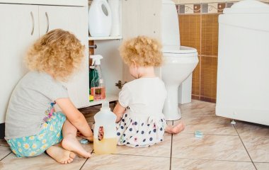 Берегите малыша: 7 вещей в доме опасных для ребенка