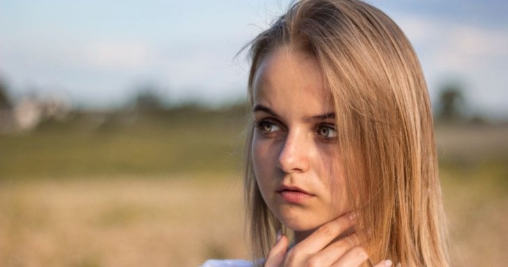 П’ять найгірших зачісок, які візуально роблять волосся ще тоншим: поради стиліста, яких варто уникати
