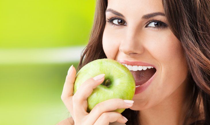 Ученые назвали лучшие продукты для здоровья полости рта и зубов