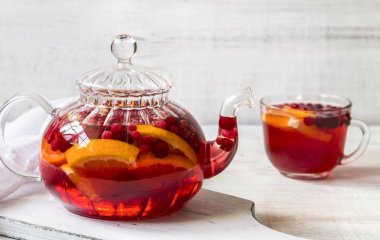 Спасет от простуды: рецепт клюквенно-апельсинового чая