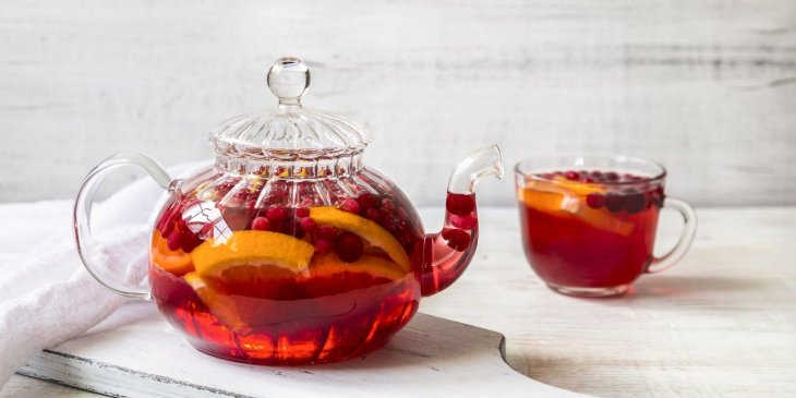 Спасет от простуды: рецепт клюквенно-апельсинового чая