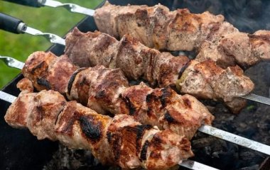 Забудьте про оцет та майонез: три варіанти корисних маринадів для м'яса