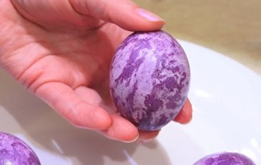 Як пофарбувати яйця в каркаде