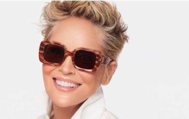 65-летняя Шэрон Стоун появилась в аэропорту в образе стоимостью $15 тысяч