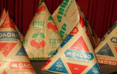 Чому молоко в Радянському Союзі продавалося в трикутних паперових пакетах  