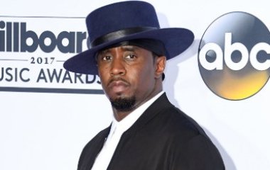 Рэпер P. Diddy замаливает грехи в церкви 