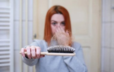 Шевелюра та covid-19: дерматолог розкрила особливості випадання волосся
