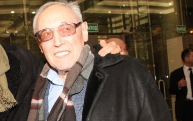 Море цветов: в Москве прощаются с Эмилем Верником