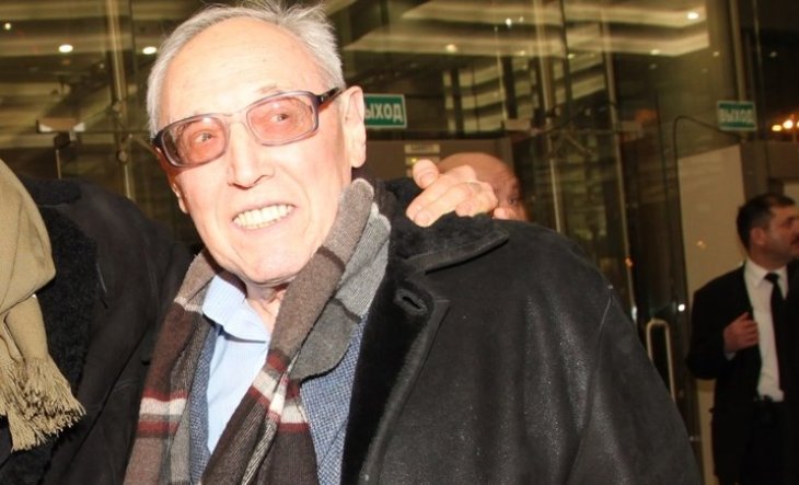 Море цветов: в Москве прощаются с Эмилем Верником