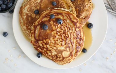 Без муки: рецепт яблочных блинчиков из овсянки