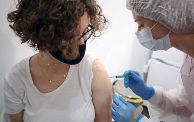 Лікар пояснила, чи можна щеплюватися від ковіда при проблемах зі щитовидкою