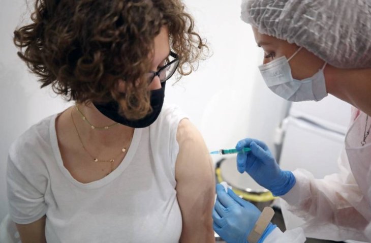 Лікар пояснила, чи можна щеплюватися від ковіда при проблемах зі щитовидкою