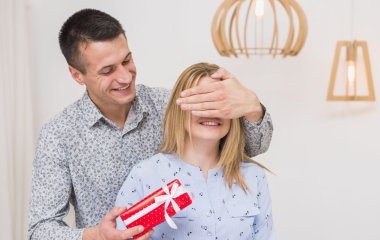 Чоловік пригрозив розлученням через реакцію дружини на його сюрприз: що він подарував