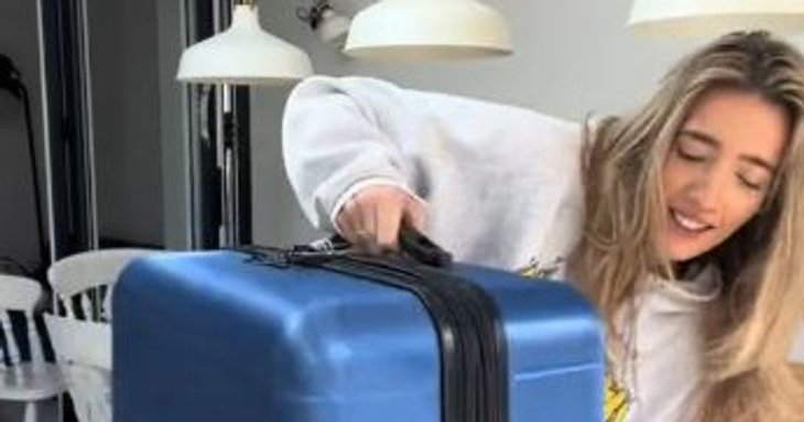 Блогерка придбала загублену в аеропорту валізу та показала, що було всередині — фото