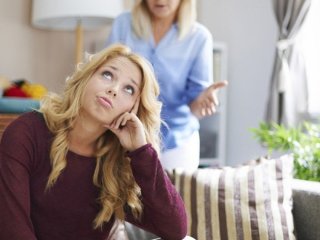10 речей, про які не потрібно казати дорослим дітям: поради психологів