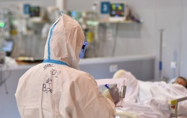 Американські лікарі знайшли зв'язок між симптомами отруєння та омікроном