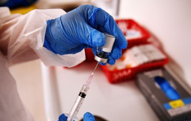 Лікар розповів, як довго зберігається імунітет після вакцинації у молодих людей