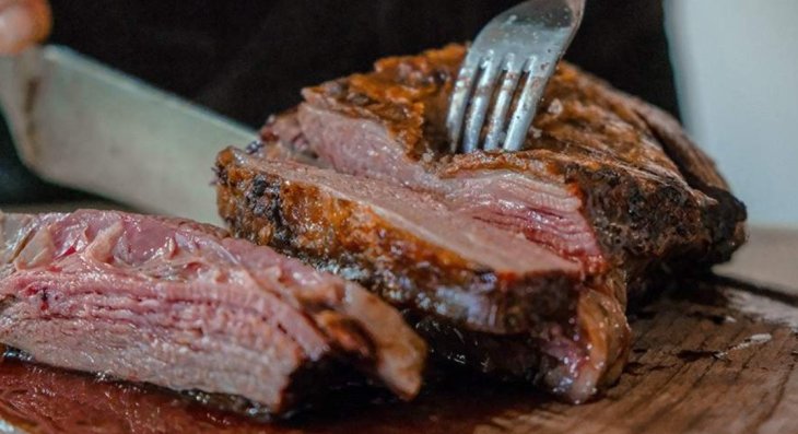 Врач назвала опасные для сочетания с мясом продукты