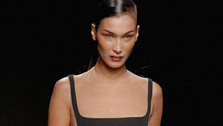 Белла Хадид и Карли Клосс в одинаковых нарядах