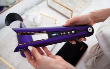 Космическое выпрямление волос утюжком Dyson Corrale