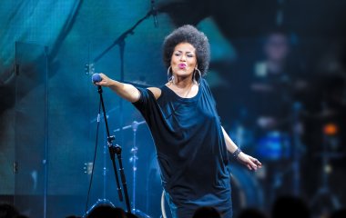 Гайтана опубликовала архивное фото с мамой и бабушкой