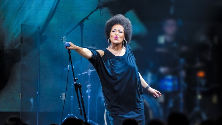 Гайтана опубликовала архивное фото с мамой и бабушкой