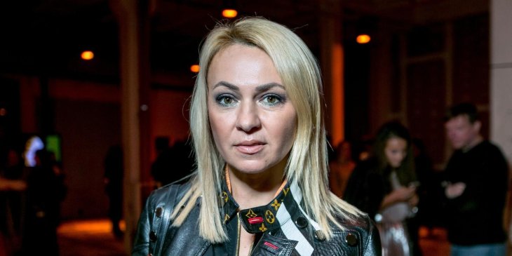 «Тётка с чемоданами»: в сети высмеяли новые фото Яны Рудковской