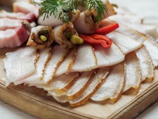 Когда можно есть старое сало и как улучшить его вкус