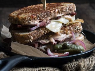 Вкусный перекус: рецепт рубен сэндвича