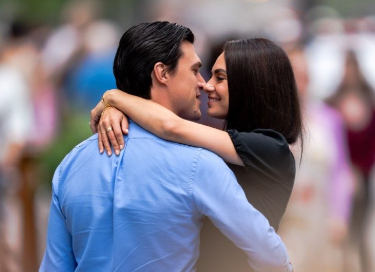 Мила Кунис была замечена за поцелуями не с Эштоном Катчером