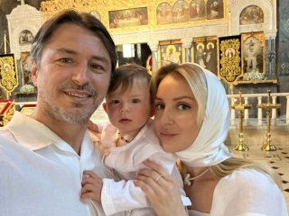 Сергій Притула похрестив сина в пошкодженій від обстрілу Києво-Печерській Лаврі і показав щемливі фото
