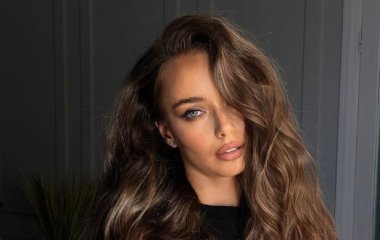 Ксения Мишина очаровала поклонников красивым фото в образе дерзкой школьницы