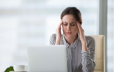 Терапевт розповіла, як упоратися з головним болем при перепадах тиску