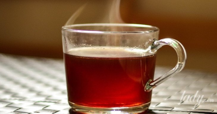 Чому не варто пити чай і каву в літаку: стюардеса розкрила тривожну правду