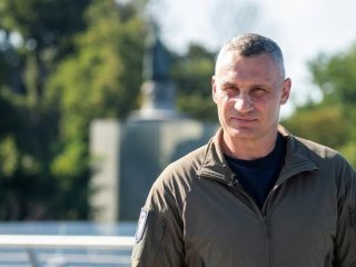 Віталій Кличко показав 76-річну маму й приголомшив її молодим виглядом: