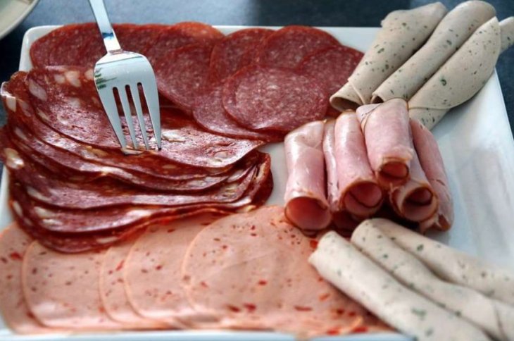 Исследователи назвали популярные продукты, которые увеличивают риск рака на 60%