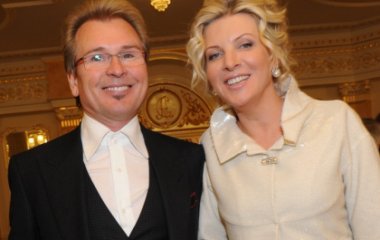 57-летняя жена Александра Малинина позировала в мини-шортах
