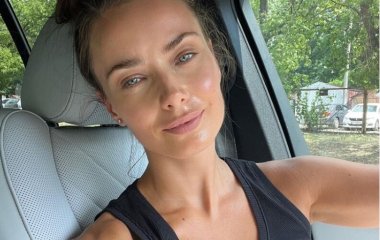 Ксения Мишина показала кольцо с розовым бриллиантом на безымянном пальце