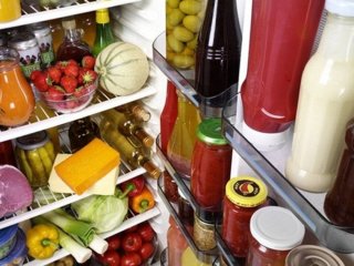 Чому продукти псуються раніше часу: як правильно зберігати їх в холодильнику