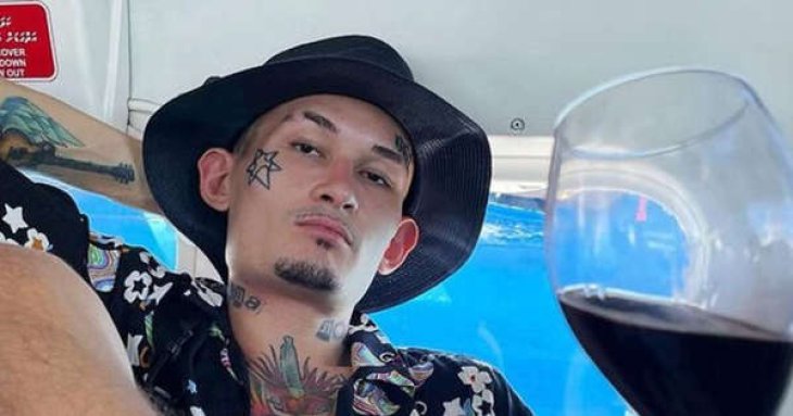 Кальян и пьянство: как ведут себя звезды в аэропортах 