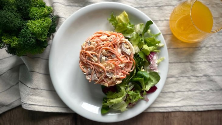 Салат с корейской морковью и сердцами