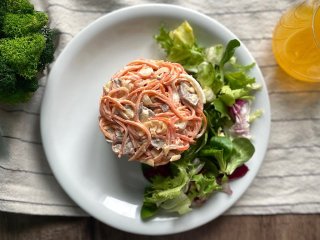 Салат с корейской морковью и сердцами